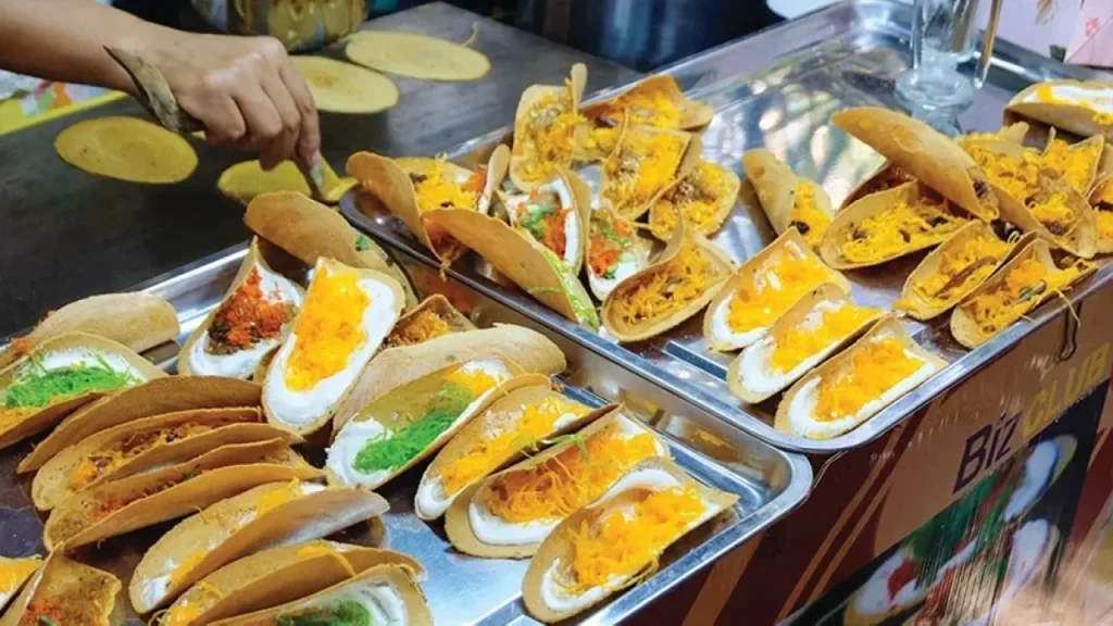 Try Thai street food in Thailand Discovery